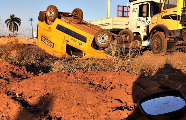 Veículo dos Correios furtado com provas do Encceja é encontrado capotado na BR-262 Elitonchaves/Sigonews
