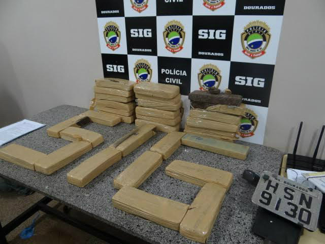 Polícia reconhece suspeito de roubo, após ser preso e ter foto em grupo de WhatsApp