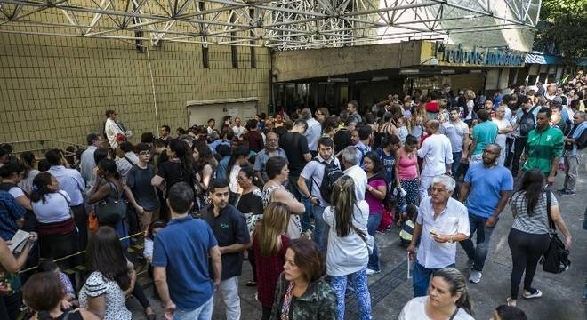 Filas para vacinação contra febre amarela continuam em diversas cidades
Marcelo Chello/CJPress/Folhapress - 17.01.2018