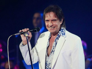 Roberto Carlos se apresenta nesta quarta em show inédito em Dourados