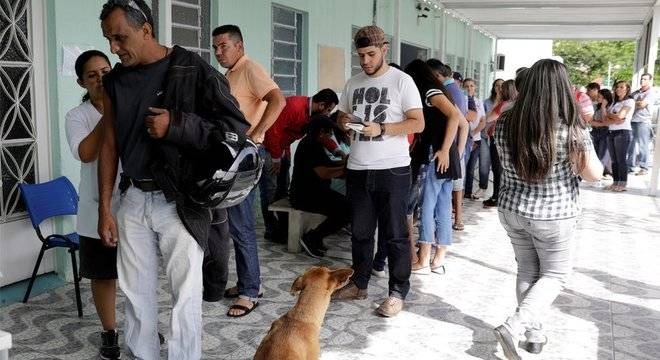 Especialistas apontam que a estrutura do serviço público de saúde brasileiro já está saturada
BBC BRASIL