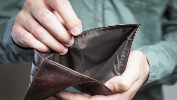 Brasileiros de todas as classes têm dificuldade para poupar, diz SPC