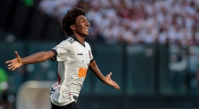 Vasco tem tarde inspirada e vence o São Paulo por 2 a 0 no Brasileiro Talles Magno, de 17 anos, comemora primeiro gol no profissional
Estadão Conteúdo