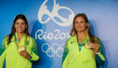 COB divulga lista de candidatos a troféu de Melhor Atleta do Ano de 2016 As velejadoras Martine Grael e Kahena Kunze, ouro no Rio, disputam o troféu Fernando Frazão/Agência Brasil