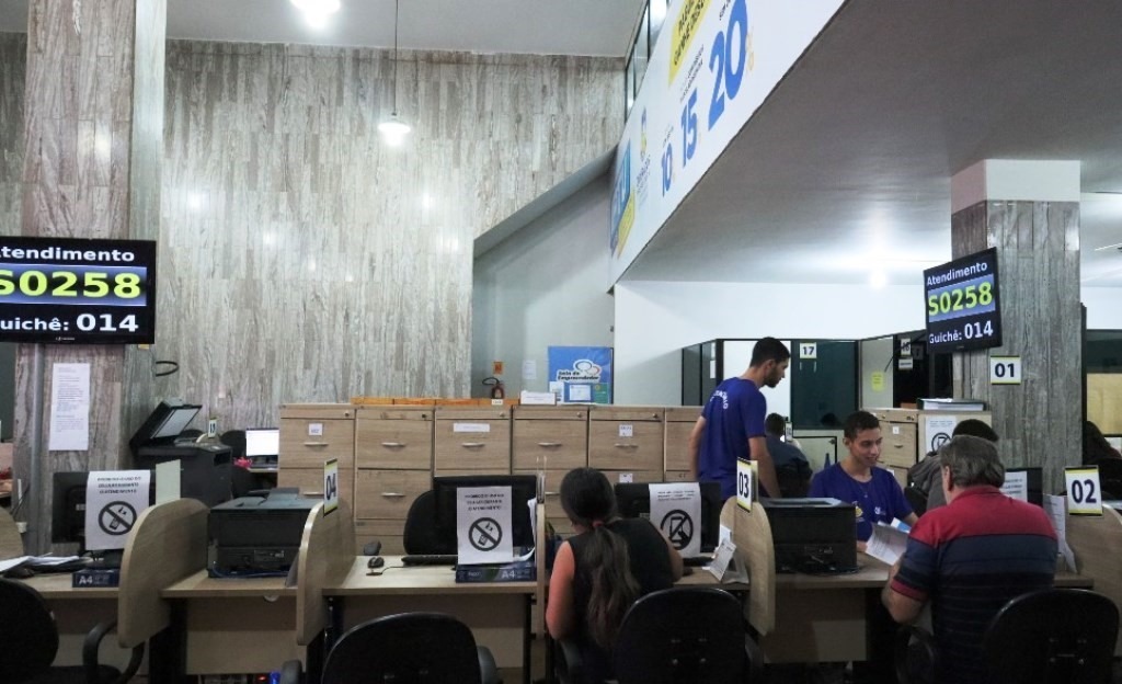 Após feriado de Natal, Central do Cidadão retoma atendimento em Dourados Central de Atendimento do Cidadão funcionará em sistema de plantão durante o recesso. A. Frota