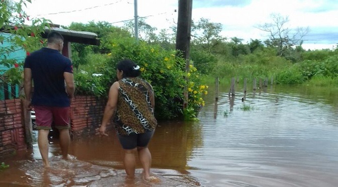 Bairro João de Barro, em Bela Vista, teve casas alagadas.