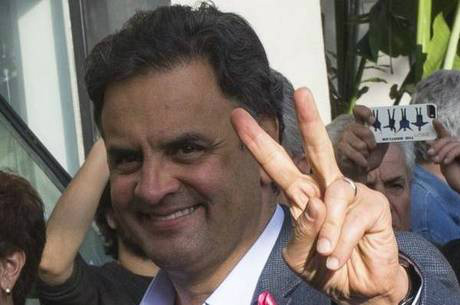 Aécio vai a Pernambuco receber apoio da viúva de Eduardo Campos Tucano precisa crescer no Nordeste, onde o PT domina
Mister Shadow/Estadão Conteúdo