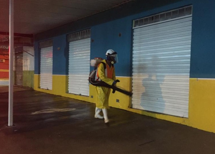 Moradores da Moreninhas aprovam desinfecção das principais ruas do bairro Moradores da Moreninhas aprovam desinfecção das principais ruas do bairro