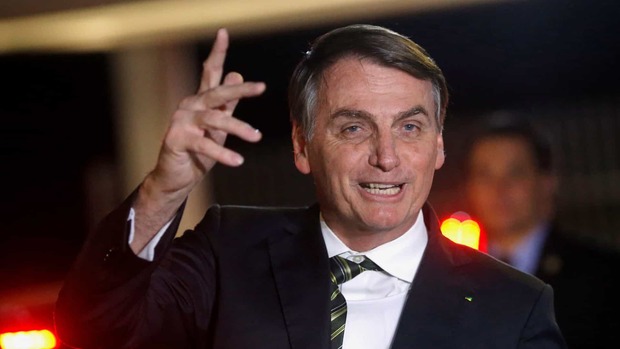 Bolsonaro testa a sorte e faz aposta na Mega da Virada em lotérica (Reuters)