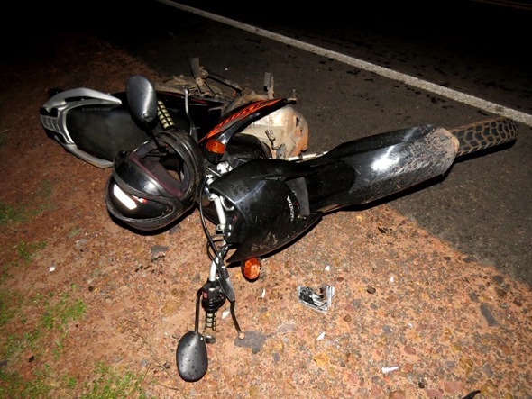 Acidente entre motocicleta e caminhão na MS-384 deixa um morto Acidente entre motocicleta e caminhão na MS-384 deixa um morto