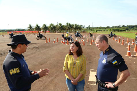 Délia acompanha curso para escolta e batedor em Dourados Prefeita Délia diz que capacitação é importante para que o agente esteja sempre atualizado e possa oferecer um serviço de qualidade – A. Frota