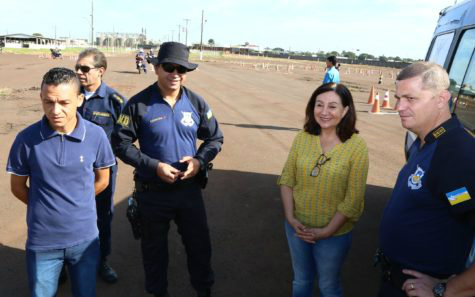 Délia acompanha curso para escolta e batedor em Dourados Prefeita Délia diz que capacitação é importante para que o agente esteja sempre atualizado e possa oferecer um serviço de qualidade – A. Frota