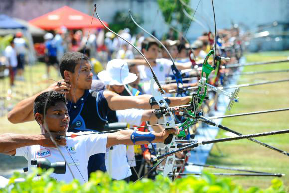 Jovens indígenas do Amazonas participam do 7° Campeonato Brasileiro Infantil, Cadete, Juvenil de Tiro com Arco 2014, o projeto busca vagas para OlimpíadasTânia Rêgo/Agência Brasil