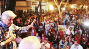 Delcídio abre programa eleitoral do 2º turno com comparações e críticas Propaganda eleitoral também mostrou a trajetória profissional do senador Delcídio (Foto: Divulgação)