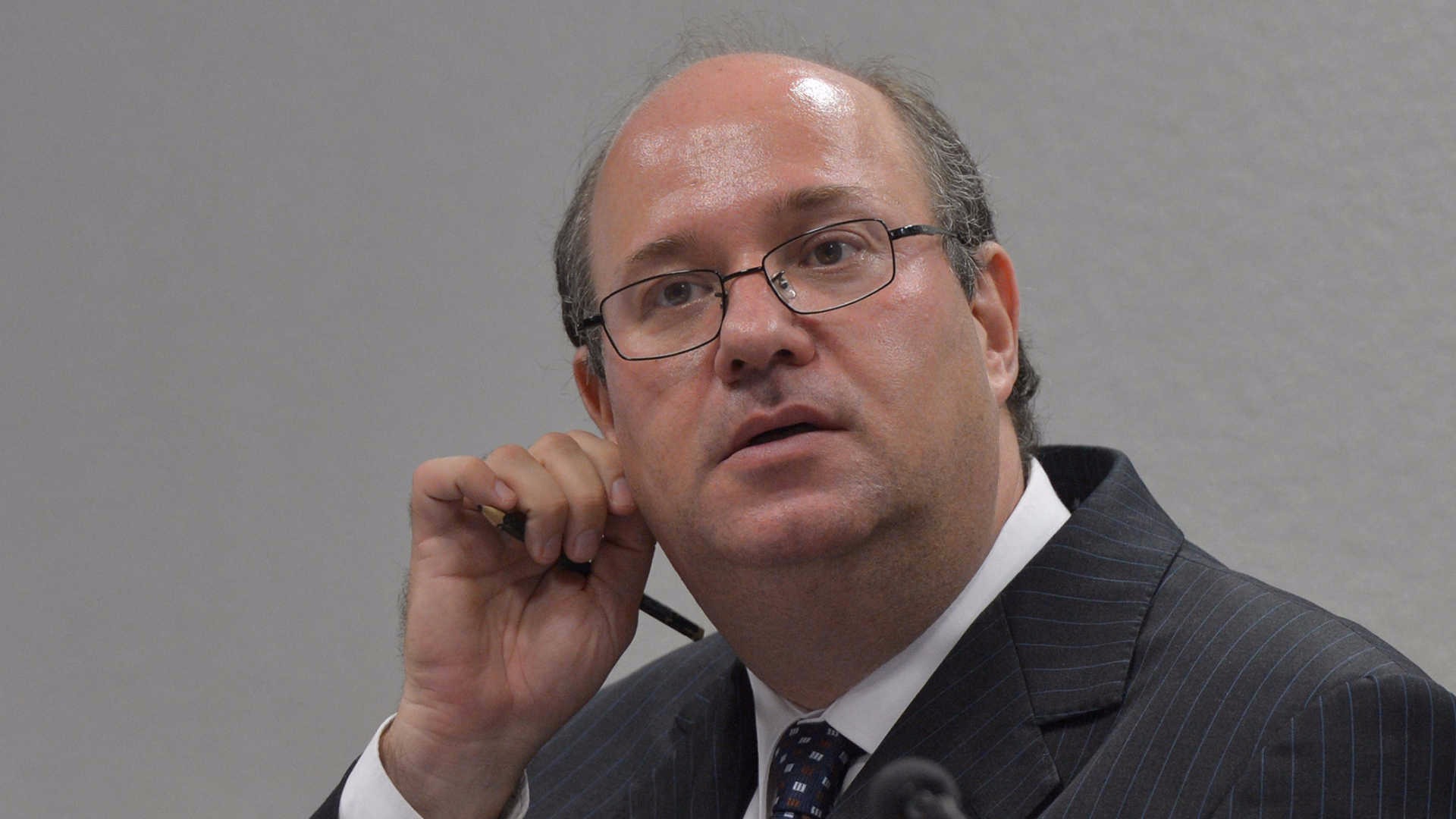 Consumo puxa recuperação lenta da economia, diz presidente do BC