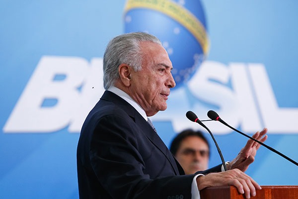 Temer se reúne com ministro da Justiça e advogada-geral da União