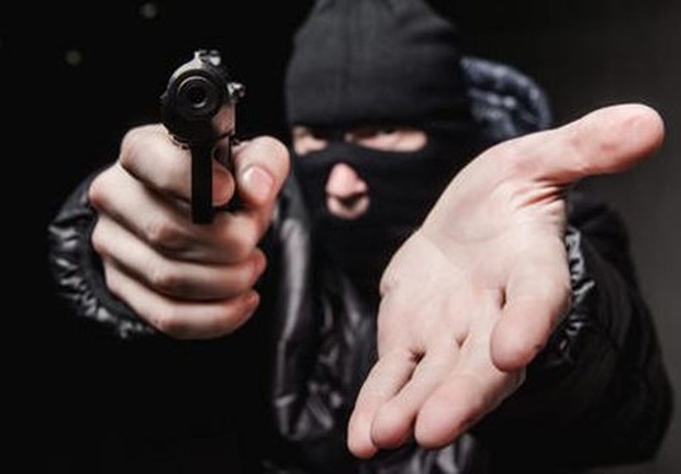 Bandidos roubam e levam até marmita de homem que ia ao trabalho (Imagem ilustrativa)