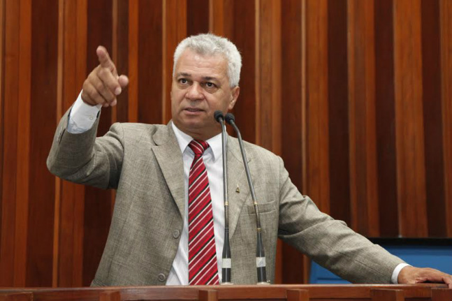Deputado Cabo Almi é contra a inclusão dos militares na reforma da previdência Deputado estadual Cabo Almi na tribuna da Assembleia Legislativa (Foto: Divulgação)