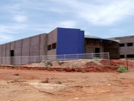 Governo federal retoma 436 obras paradas e amplia meta para junho Obra de escola parada em Palmas (Foto: Reprodução/TV Anhanguera)