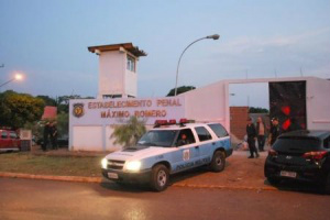 Rebelião começou na tarde de ontem no presídio de Jardim. (Foto: Paulo Abílio/Jardim Notícias)