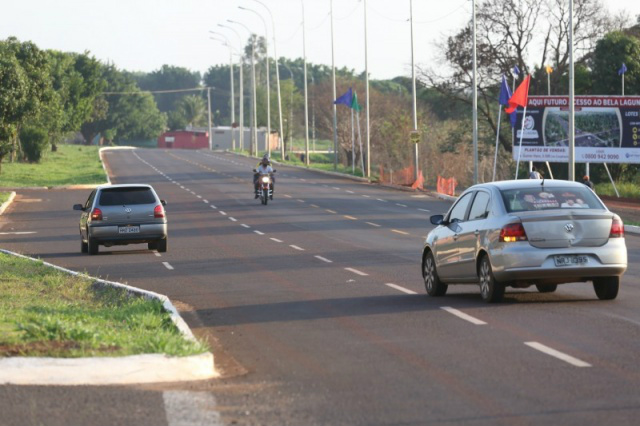 Após morte e acidentes, moradores pedem segurança em avenida Motoristas não respeitam leis de trânsito, o que aumenta o risco de acidentes. (Foto: Marcelo Victor)