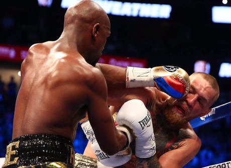 Mayweather confirma favoritismo e vence McGregor por nocaute Mayweather confirma favoritismo e vence McGregor por nocaute