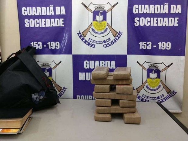 Jovem é preso em rodoviária com 9,6 kg de maconha