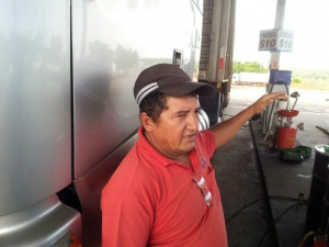 Motorista reclama das condições da BR-262, no trecho entre Três Lagoas e Água Clara. (Foto: Pedro Peralta)