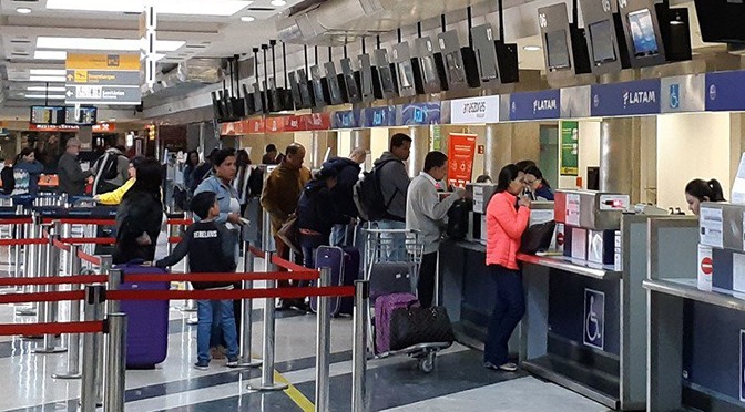 Cancelamento de voo garante reembolso integral da tarifa Saguão do Aeroporto Internacional de campo Grande.