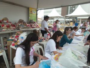 Cassems entrega kit da corrida e espera arrecadar 3,2 toneladas de alimentos Organização da 5ª Corrida Cassems, que acontece na manhã deste domingo, espera arrecadar cerca de 3,2 toneladas de alimentos não perecíveis (Foto: Antonio Marques)