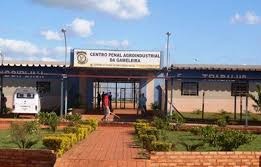 Homem é preso suspeito de jogar maconha dentro de presídio em Campo Grande Homem é preso suspeito de jogar maconha dentro de presídio em Campo Grande