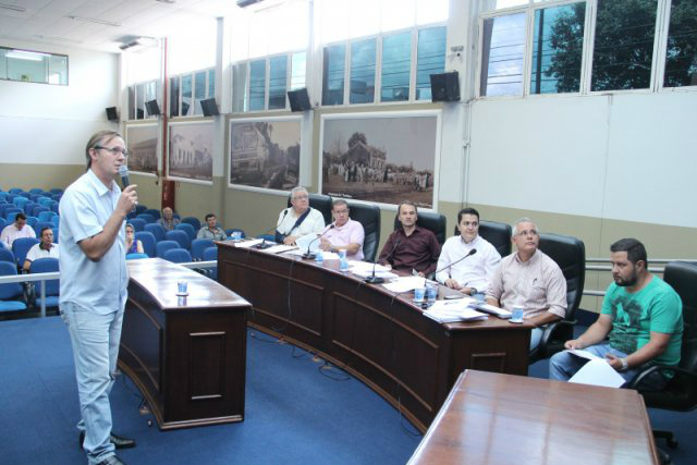 Comissão de Saúde da Câmara de Dourados avaliou prestação de contas da Prefeitura na área de saúde nesta quarta-feira. (Foto: Thiago Morais).
