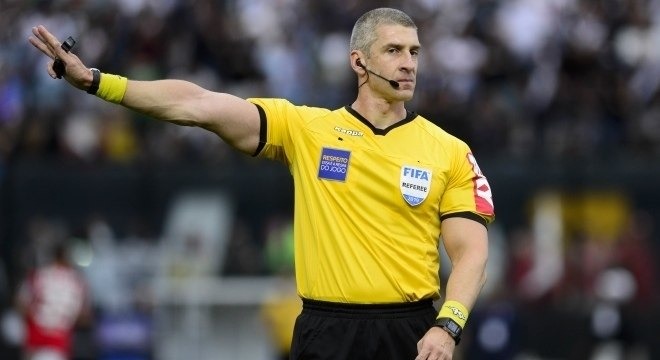 Árbitro relata homofobia em súmula e Vasco pode perder pontos Anderson Daronco afirmou que torcida ofendeu são-paulinos no jogo. Celso Pupo/Estadão Conteúdo