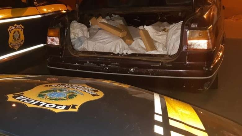 Homem é preso com porta-malas de carro recheado de maconha na br-463