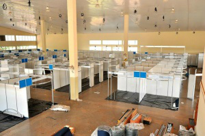 Estandes da 4ª Feira Agrometal estão sendo montados no pavilhão de eventos Dom Teodardo Leitz

Foto: A. Frota