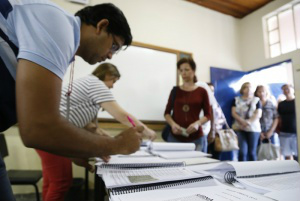 Após anular votos e uma urna, apuração define novos conselheiros Eleições aconteceram na Capital e em todo o país neste domingo. (Foto:Gerson Walber)