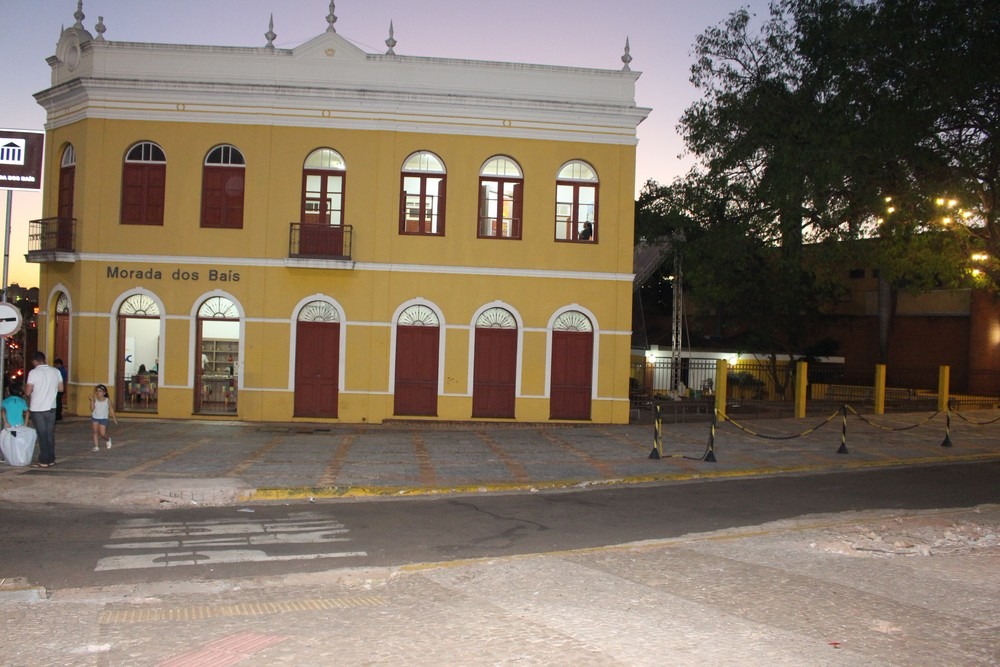 O espaço bistrô é aberto às 18h30 e as apresentações musicais começam às 20h. 