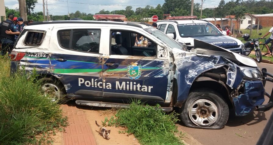 Neste instante: Acidente com viatura da PM na Avenida Senhor Bonfim