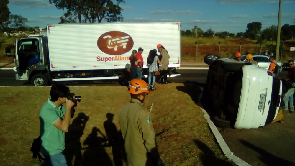 Homem e mulher foram levados com ferimentos para a Santa Casa (Foto: Sergio Saturnino)