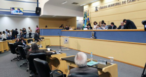 Vereadores saem de novo em defesa dos Professores, após adiamento de negociações pelo prefeito