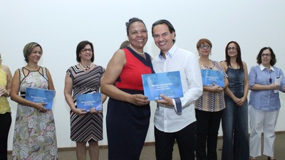 Prefeitura lança obra que reúne orientações curriculares para a educação infantil Prefeitura lança obra que reúne orientações curriculares para a educação infantil