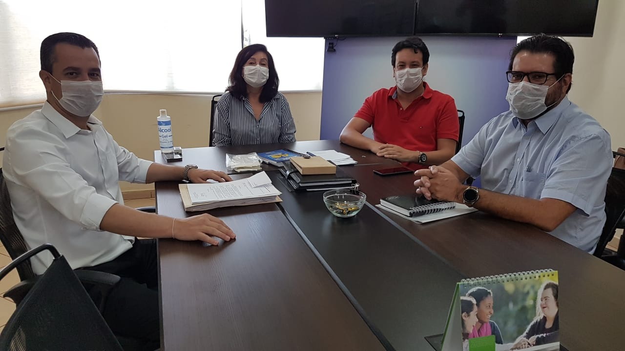 Délia antecipa salário dos servidores para a próxima sexta-feira Prefeita Délia Razuk reunida com o secretário de Fazenda, Carlos Dobes, o procurador Sergio Henrique e o assessor Alexandre Mantovani. Marcos Pierry
