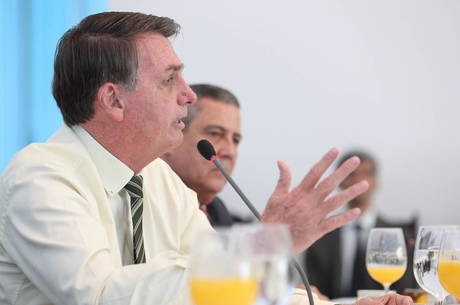 'Nossa PF não persegue ninguém, a não ser bandidos', diz Bolsonaro Bolsonaro deu posse hoje a novo ministro da Justiça
Marcos Corrêa/PR