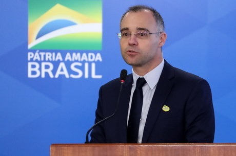 'Brasileiro não sabe o que é viver em segurança', diz Mendonça em posse André Mendonça é funcionário de carreira da AGU
Marcos Corrêa/PR
