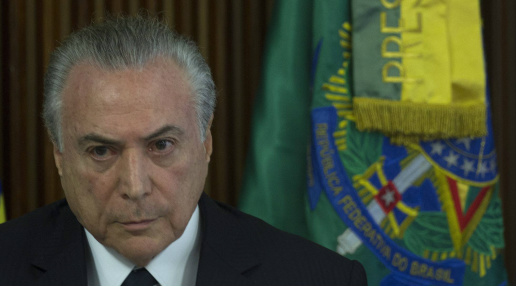 Nova crise se aproxima do Planalto e põe Temer na berlinda mais uma vez Temer durante reunião no dia 21. JOÉDSON ALVES EFE