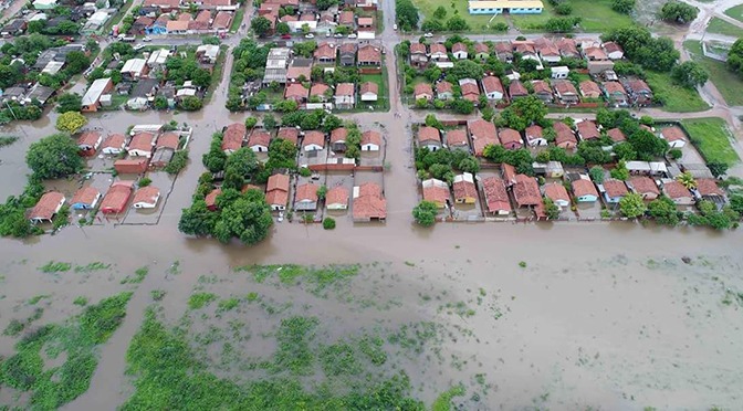 Chuva desabrigou 42 pessoas que moram no bairro Cohab, em Porto Murtinho. Foto: Toninho Ruiz