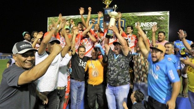 Com vitória de UCDB e Astecom, população faz festa na final do Futebol Amador Com vitória de UCDB e Astecom, população faz festa na final do Futebol Amador