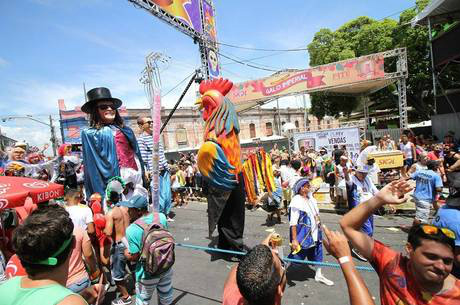 Cordão da Bola Preta, Galo da Madrugada e outros blocos de Carnaval arrastam multidões às ruas do País Bloco Galo da Madrugada, em Recife, arrasta multidão no Nordeste
Futura Press/Folhapress