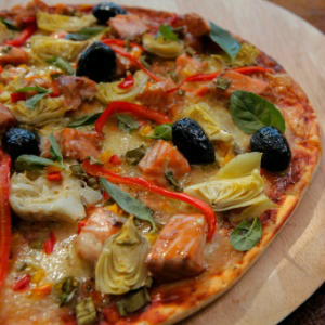 Saiba fazer pizza de salmão e alcachofras em casa Saiba fazer pizza de salmão e alcachofras em casa
