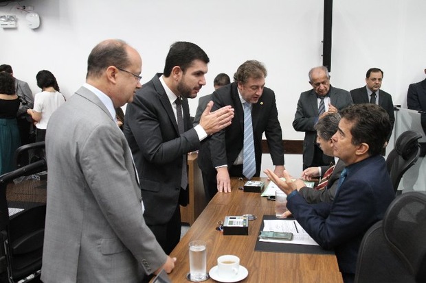 MS pode ter mês contra as queimadas e deputados debatem sobre Amazônia MS pode ter mês contra as queimadas e deputados debatem sobre Amazônia